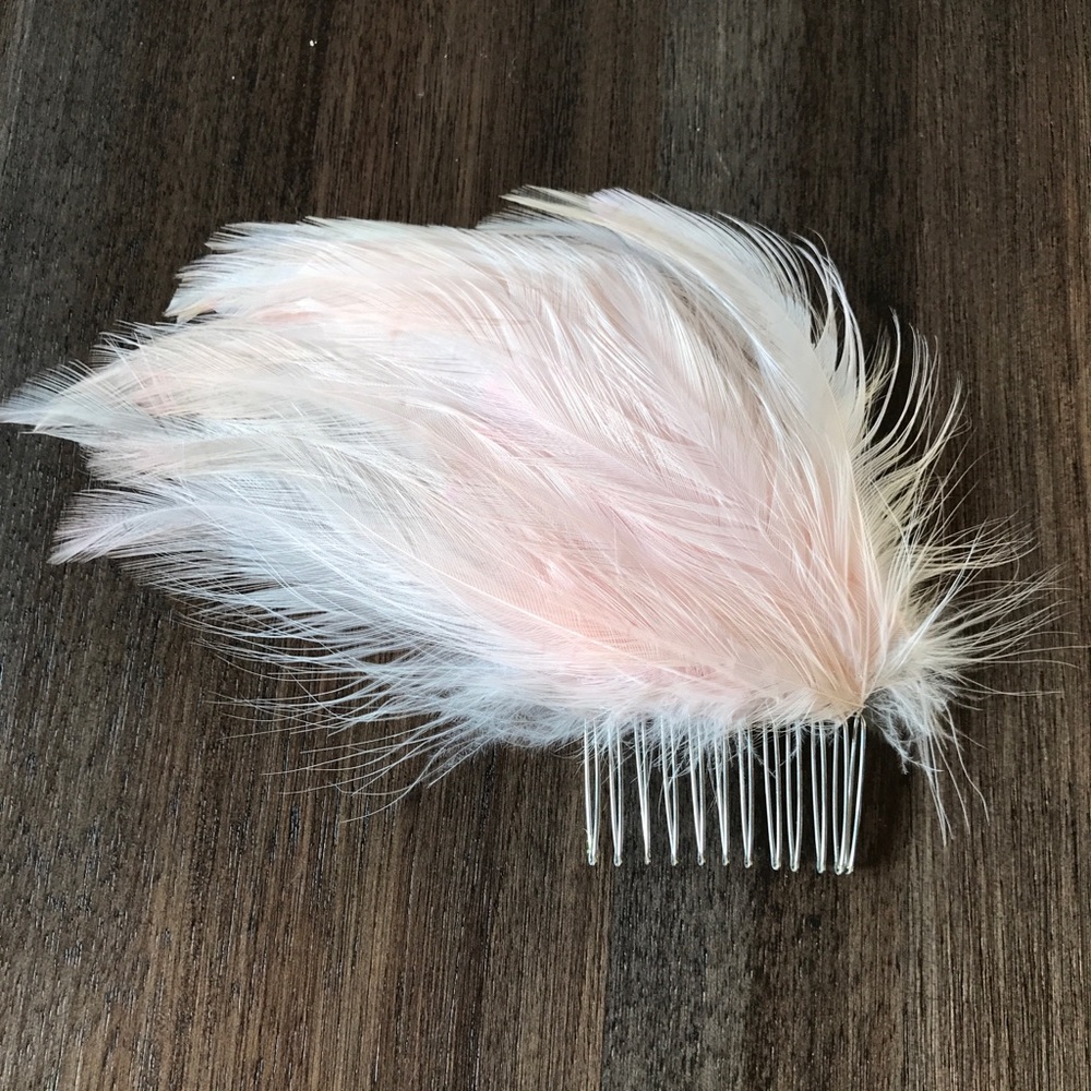Enchanted Atelier blush feather hair comb - Picture 2 of 5